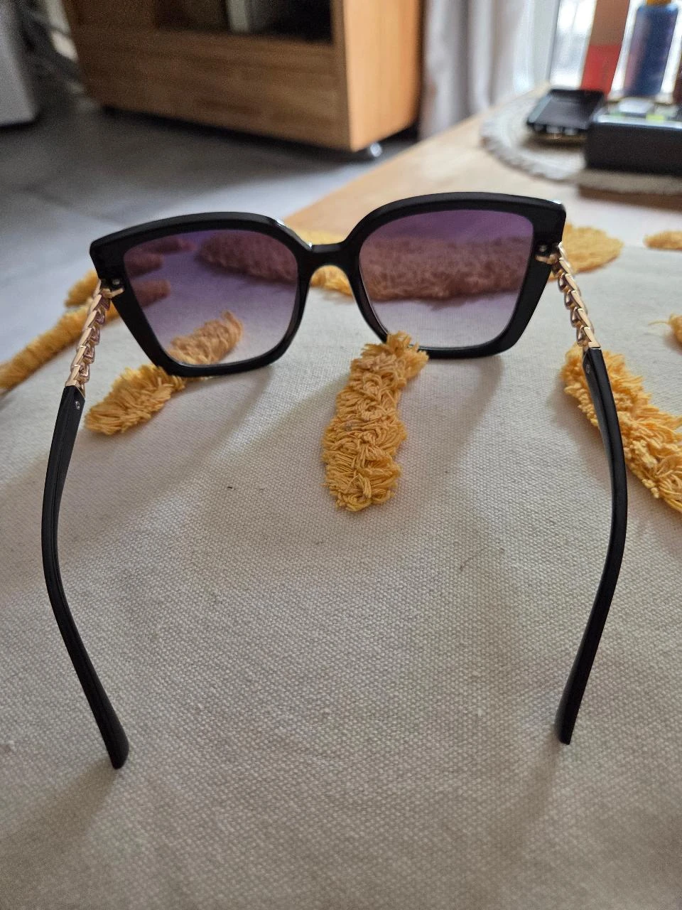 Oversize black sunglasses with gold frames – photo 4